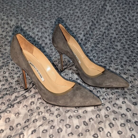 👠 Chic Gray Suede Manolo Blahnik Stilettos for Sale! 👠 - Picture 3 of 4